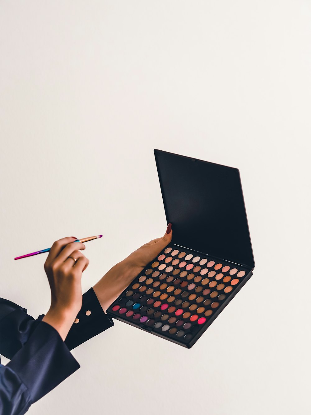 SoulBeauty at work with her kit